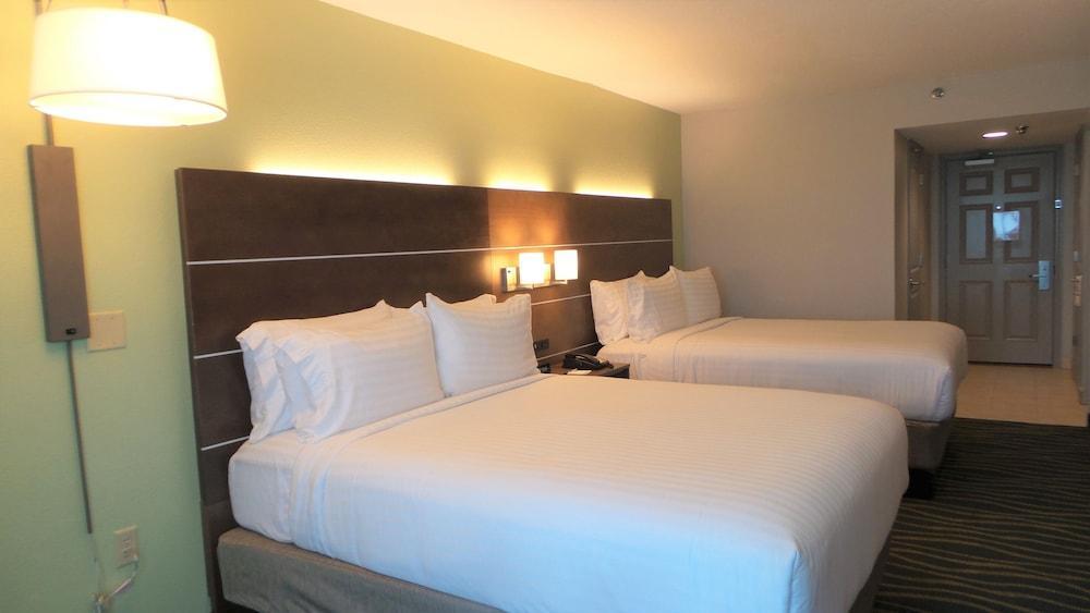 Holiday Inn Express & Suites Oceanfront Daytona Beach Shores By Ihg Exterior foto