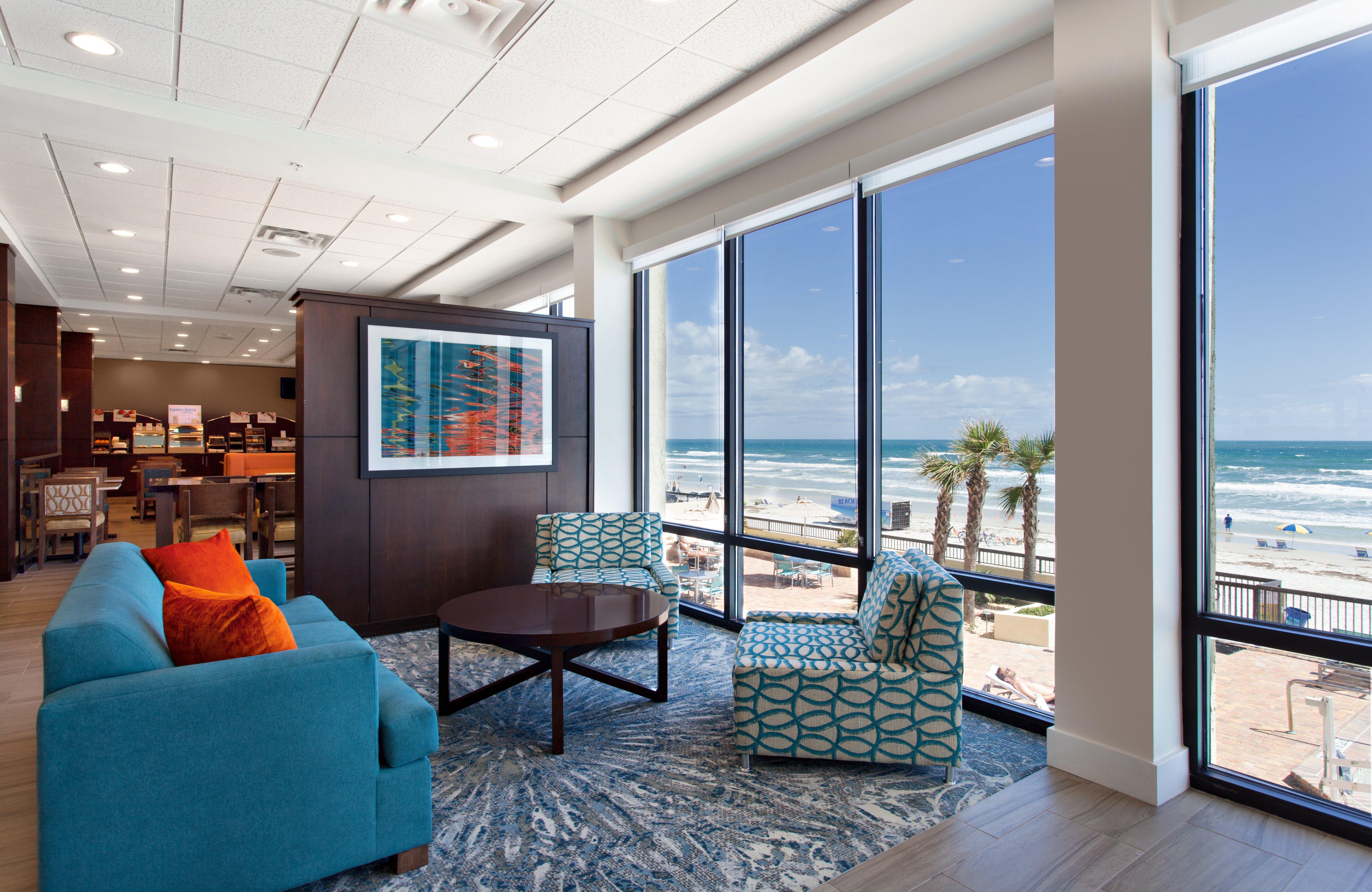 Holiday Inn Express & Suites Oceanfront Daytona Beach Shores By Ihg Exterior foto
