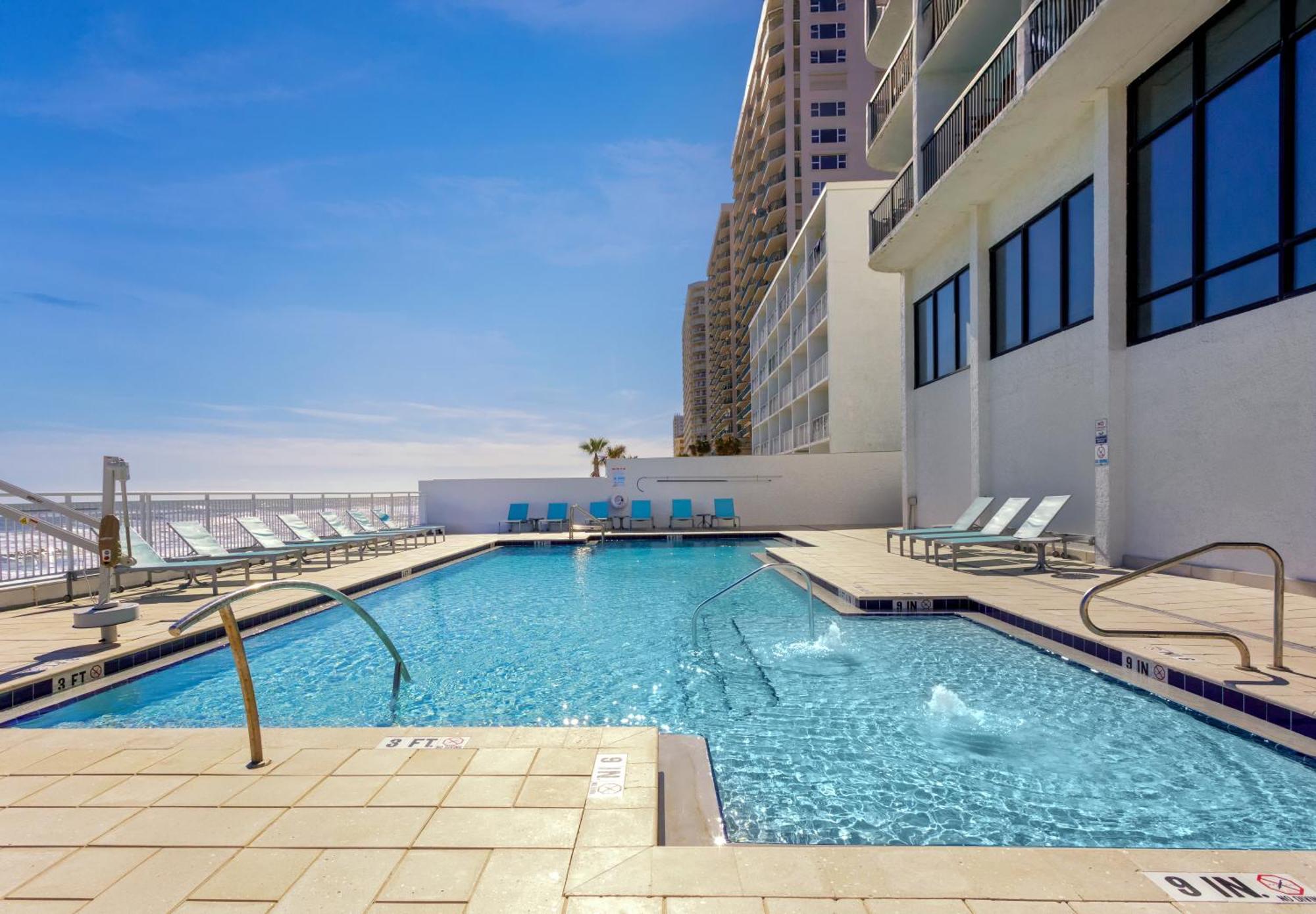 Holiday Inn Express & Suites Oceanfront Daytona Beach Shores By Ihg Exterior foto